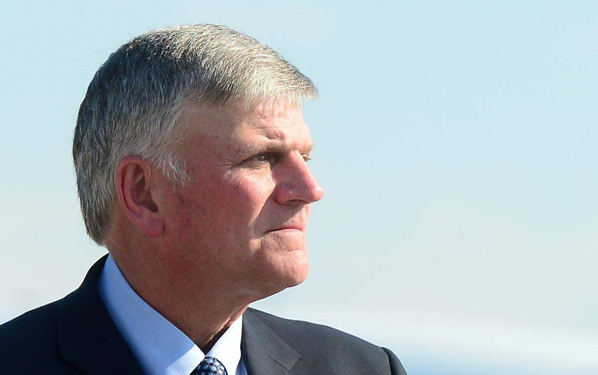 A town in England apologized and agreed to pay $150,000 in penalties for removing Franklin Graham crusade ads from its buses over the North Carolina evangelist’s “anti-LGBTQ” remarks.