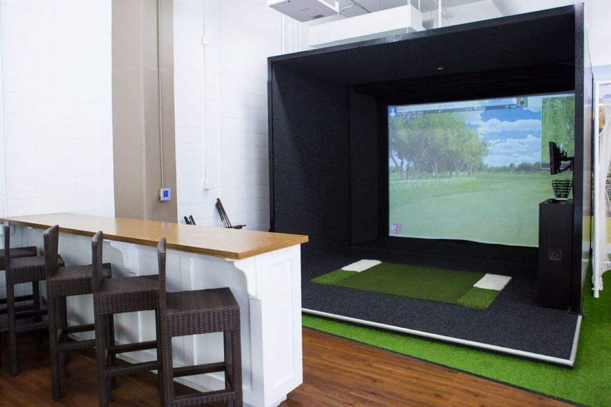 Courtesy of Northwood Ravin<br>Golf simulator Lounge at The VUE