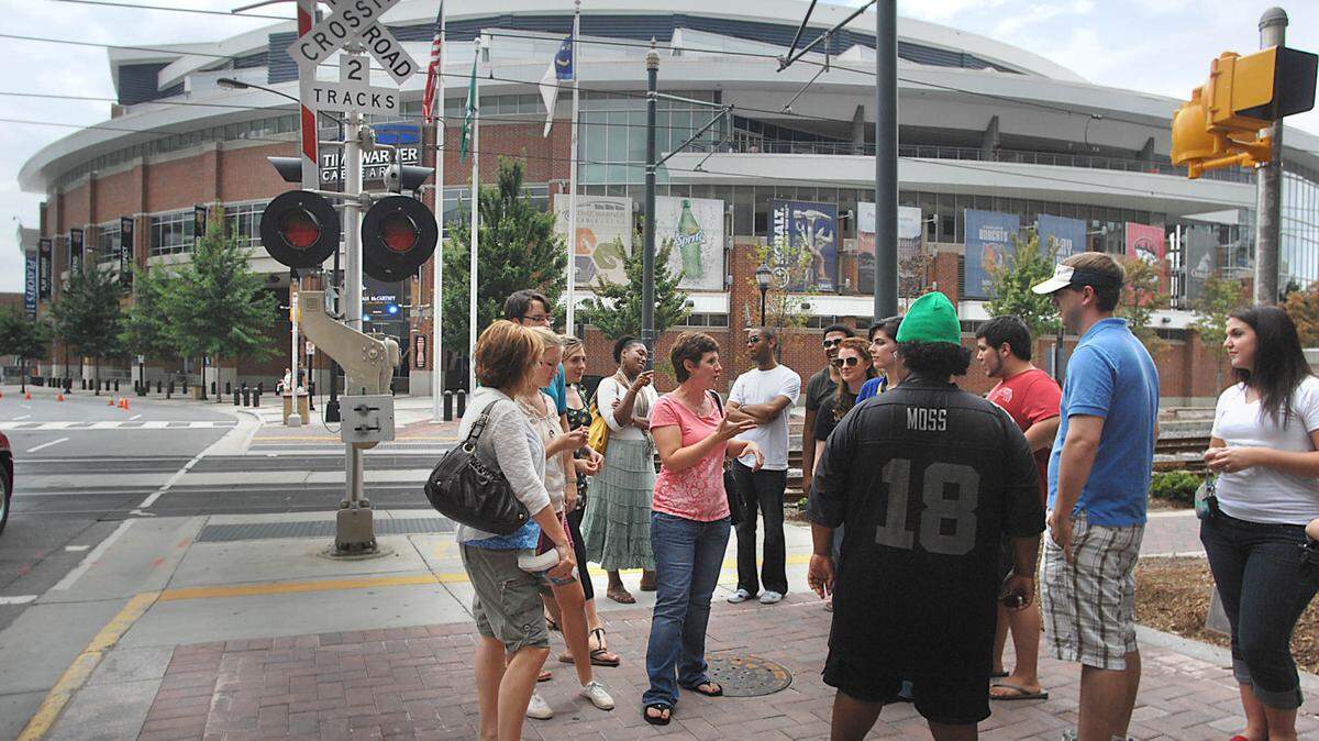 7/27/2010 Carol Byrd talk to a group outside Time Warner Cable Arena during a walking tour of uptown Charlotte.  TODD SUMLIN - tsumlin@charlotteobserver.com