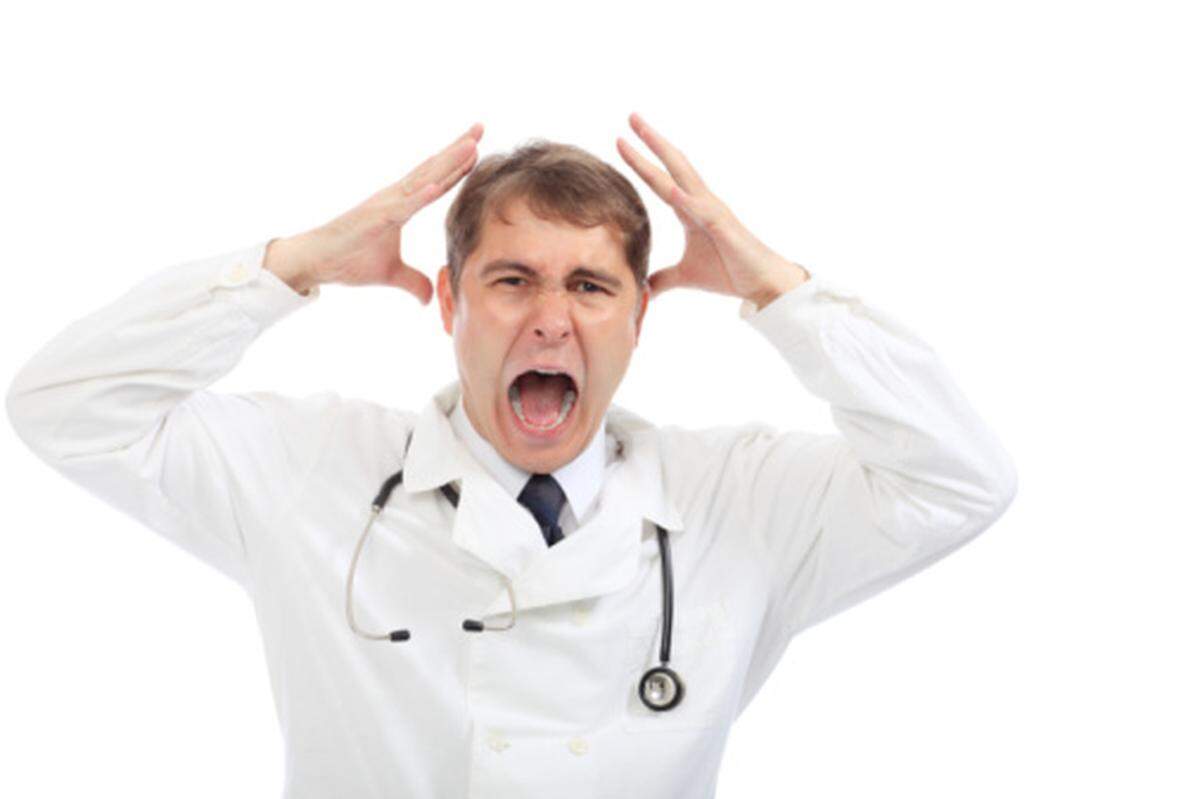 This hospital would likely score low on the communication criteria.