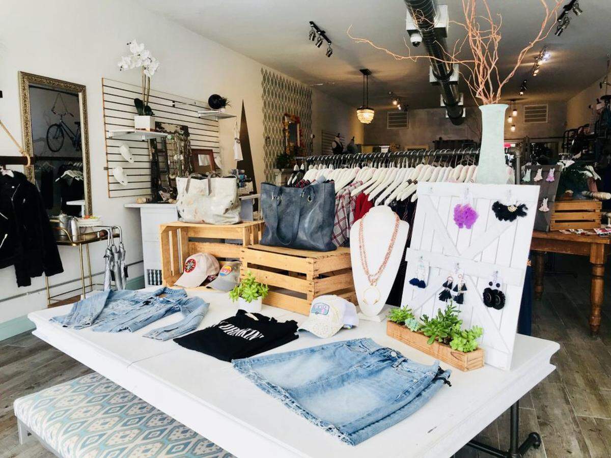 Traveling Chic Boutique. Photo by Chyna Blackmon