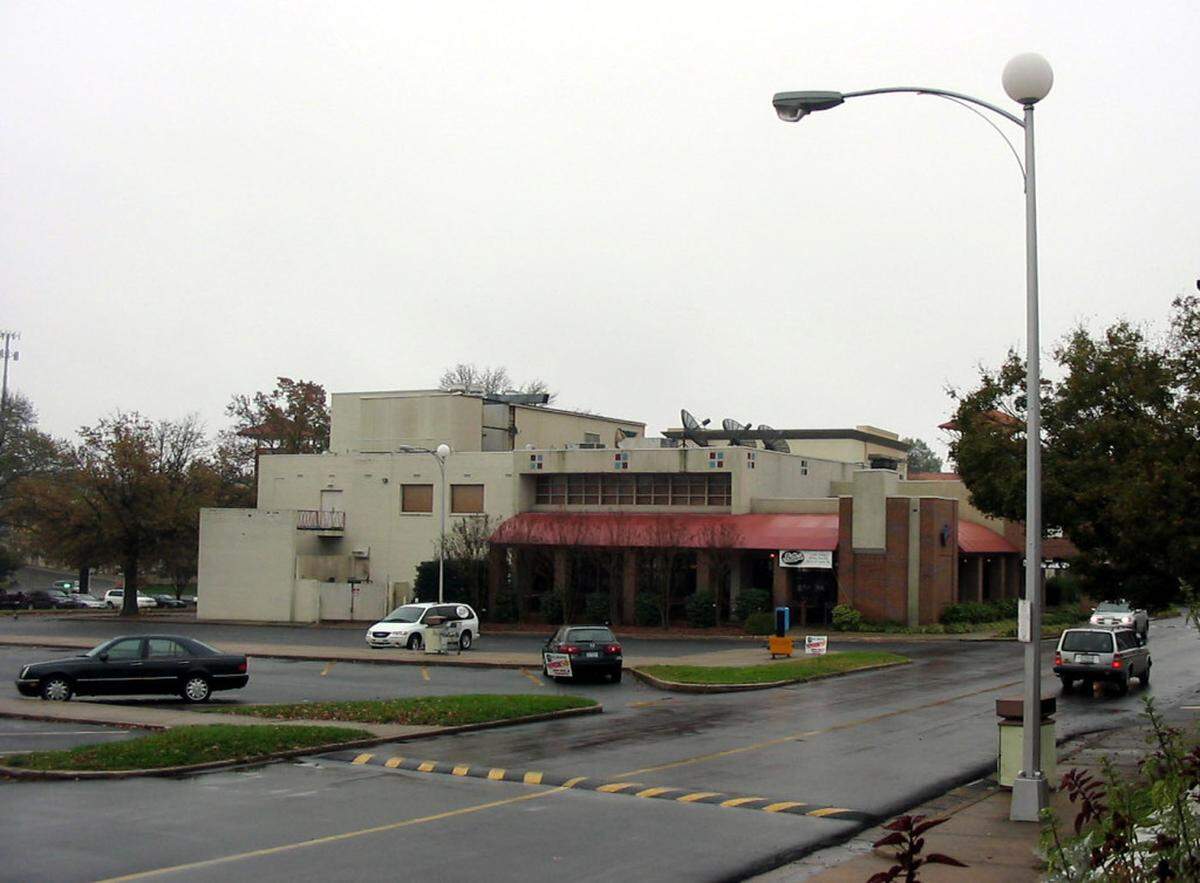 Old Champs Americana building is becoming Billy's sports/oyster bar and fine dining restaurant.