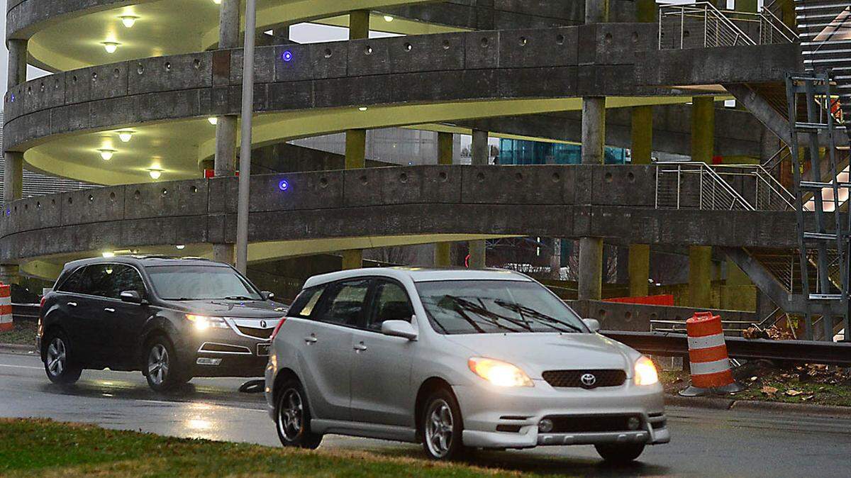 The Charlotte airport is cutting down on the amount of time drivers can park in the hourly lot before getting charged.