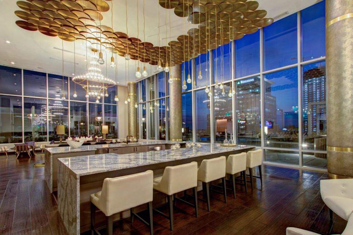 Courtesy of Novel Stonewall Station<br>Sky Lounge at Novel Stonewall Station
