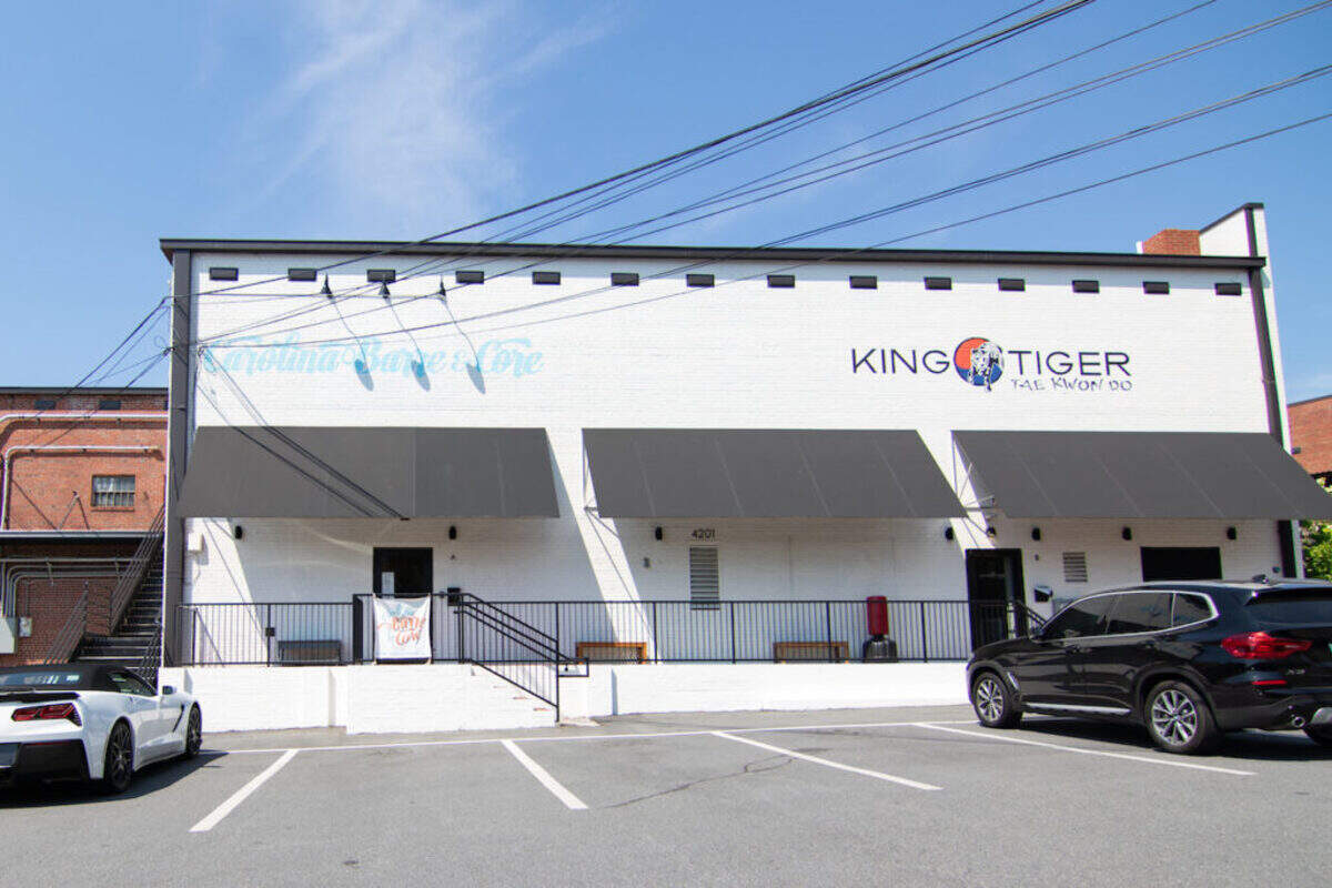 Alex Cason Photography<br/>Carolina Barre and Core and King Tiger at Park Road Shopping Center.