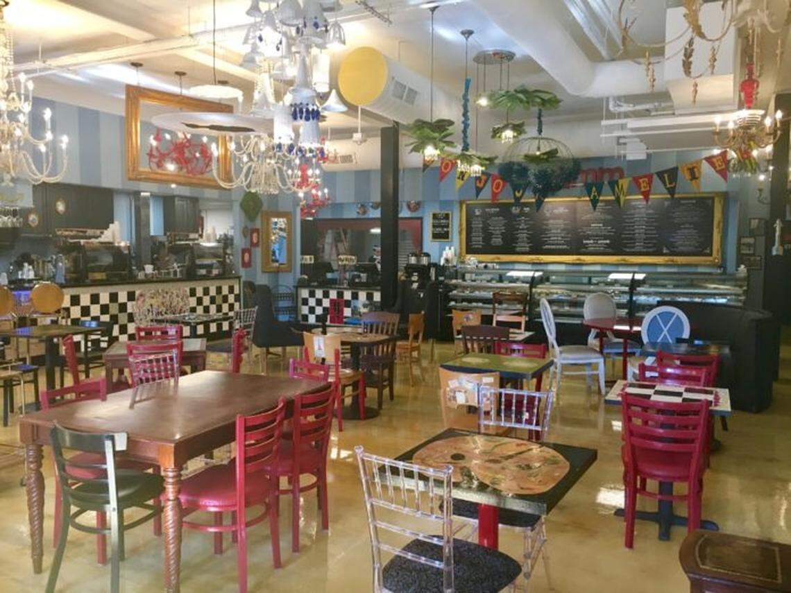 Amelie's at Park Road Shopping Center. Photo by Sallie Funderburk.