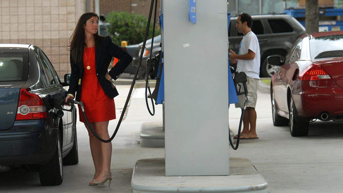 Elizabeth Lipscomb pumps gas at the Exxon station at the corner of Woodlawn and Park Wednesday. The price of regular was $3.93 at Exxon, $3.92 at Citgo and $3.95 at Marathon at the same intersection. AAA Carolinas reports Hurricane Isaac has caused the sharpest overnight spike in gas prices in the Carolinas since Hurricane Katrina seven years ago. Drivers pump gas at the Exxon station at the corner of park and Woodlawn Wednesday August 29, 2012. John D. Simmons - jsimmons@charlotteobserver.com