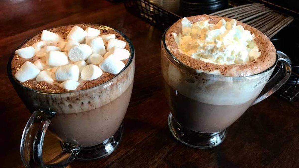Photo via @SmellyCatCoffeehouse on Facebook