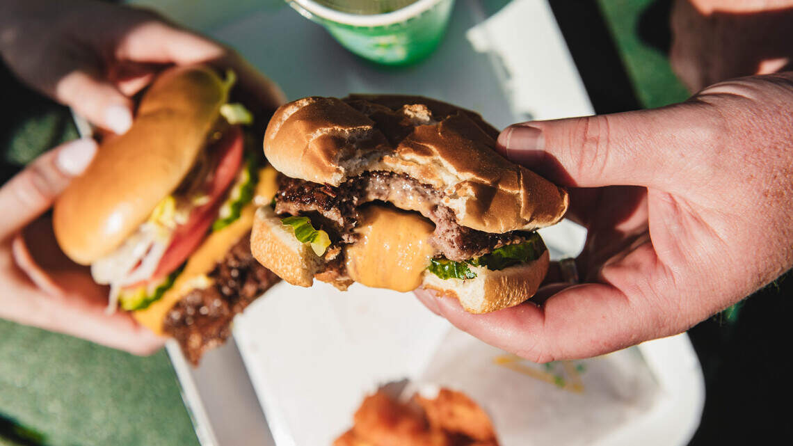 Charlotte burger chain expands with new Lake Norman restaurant. When does it open?