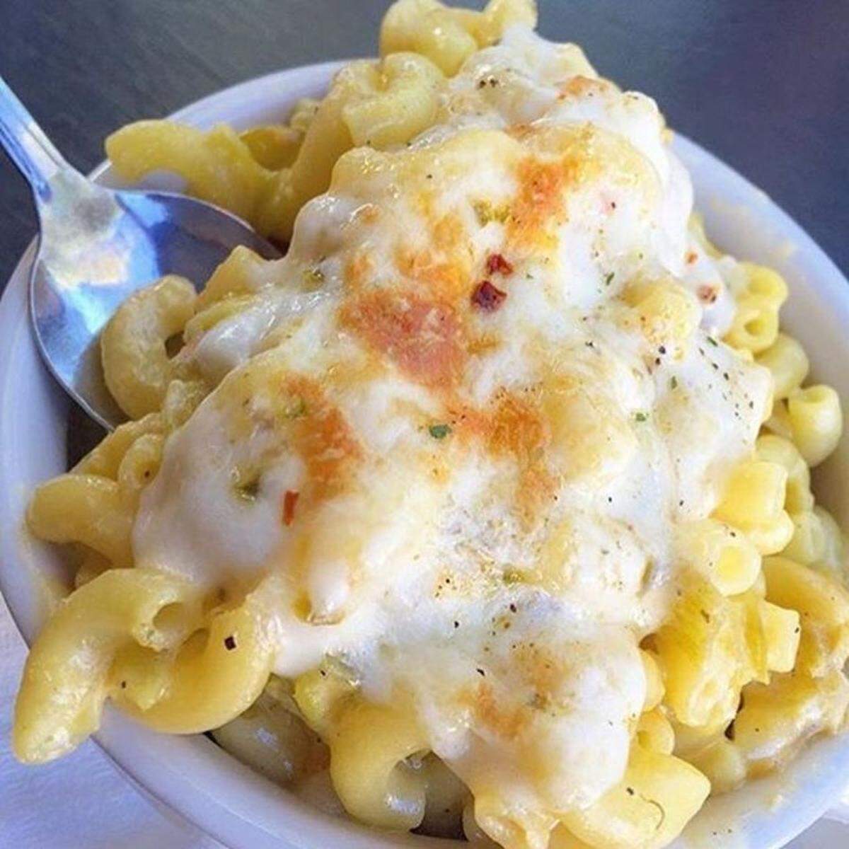 @eatworkplayclt