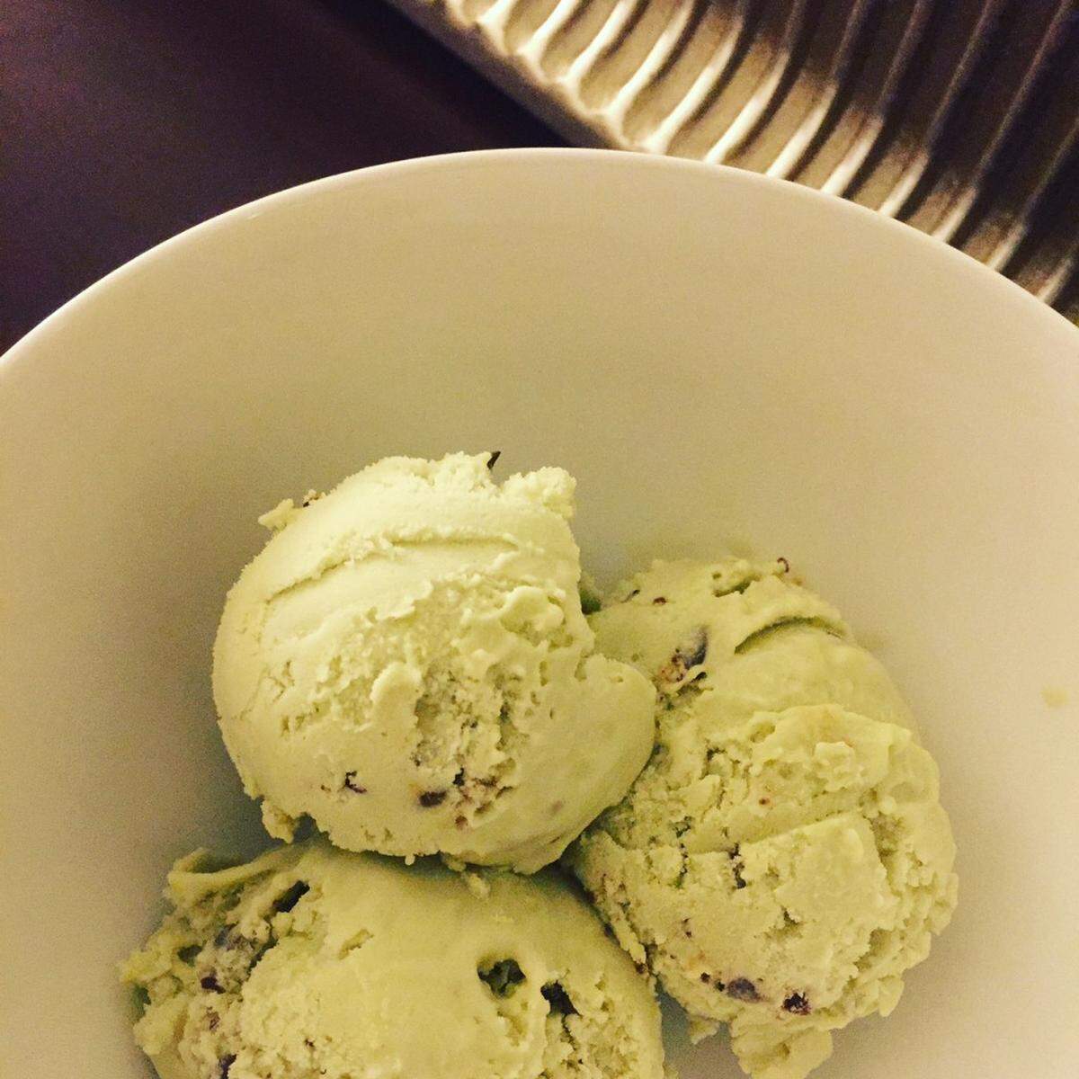 Vegan Green Tea with Lemongrass and Dark Chocolate Ice Cream
