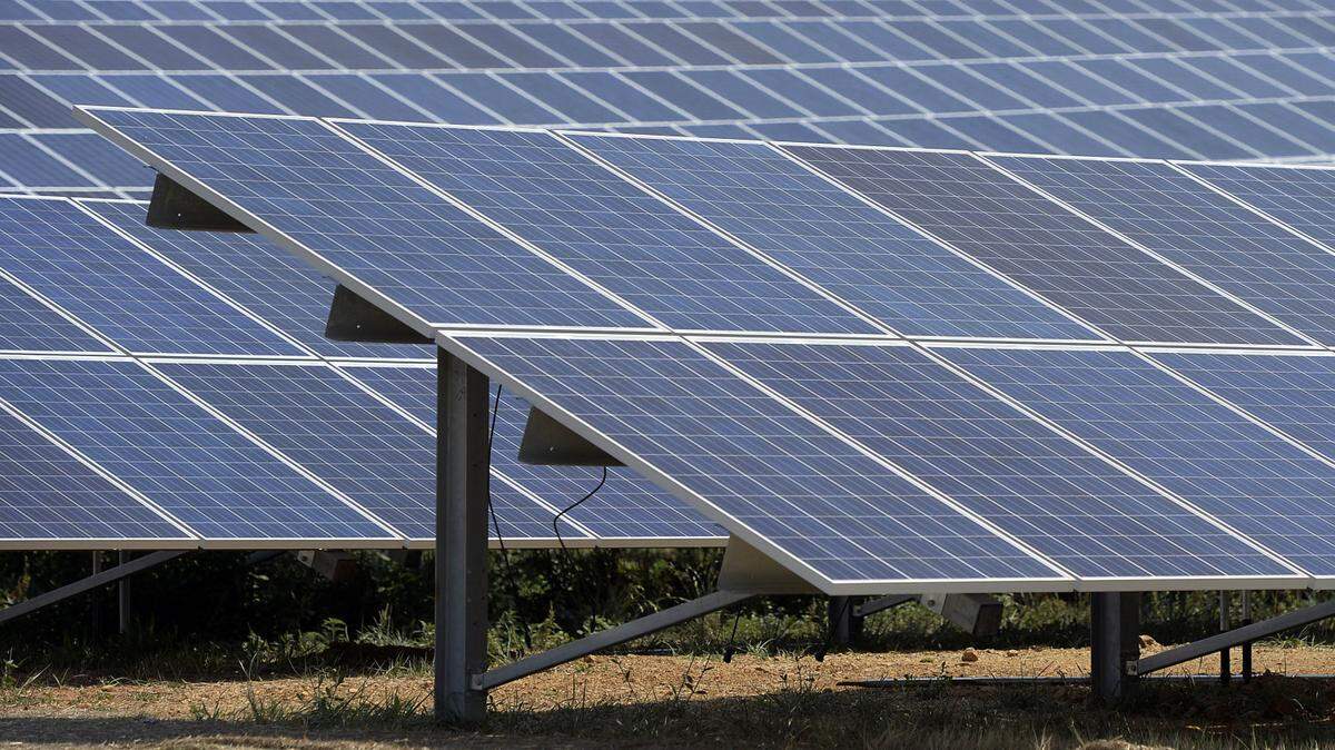 Solar panels at an O2 Energies solar farm near Biscoe in Montgomery County on Tuesday, July 15, 2014. The solar farm contains 21,000 solar panels measuring 2 feet by 5 feet.