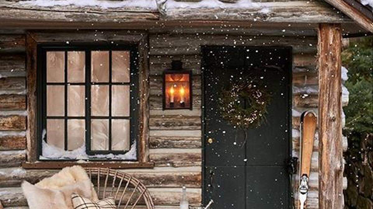 Cabin romance. Image via Pinterest.