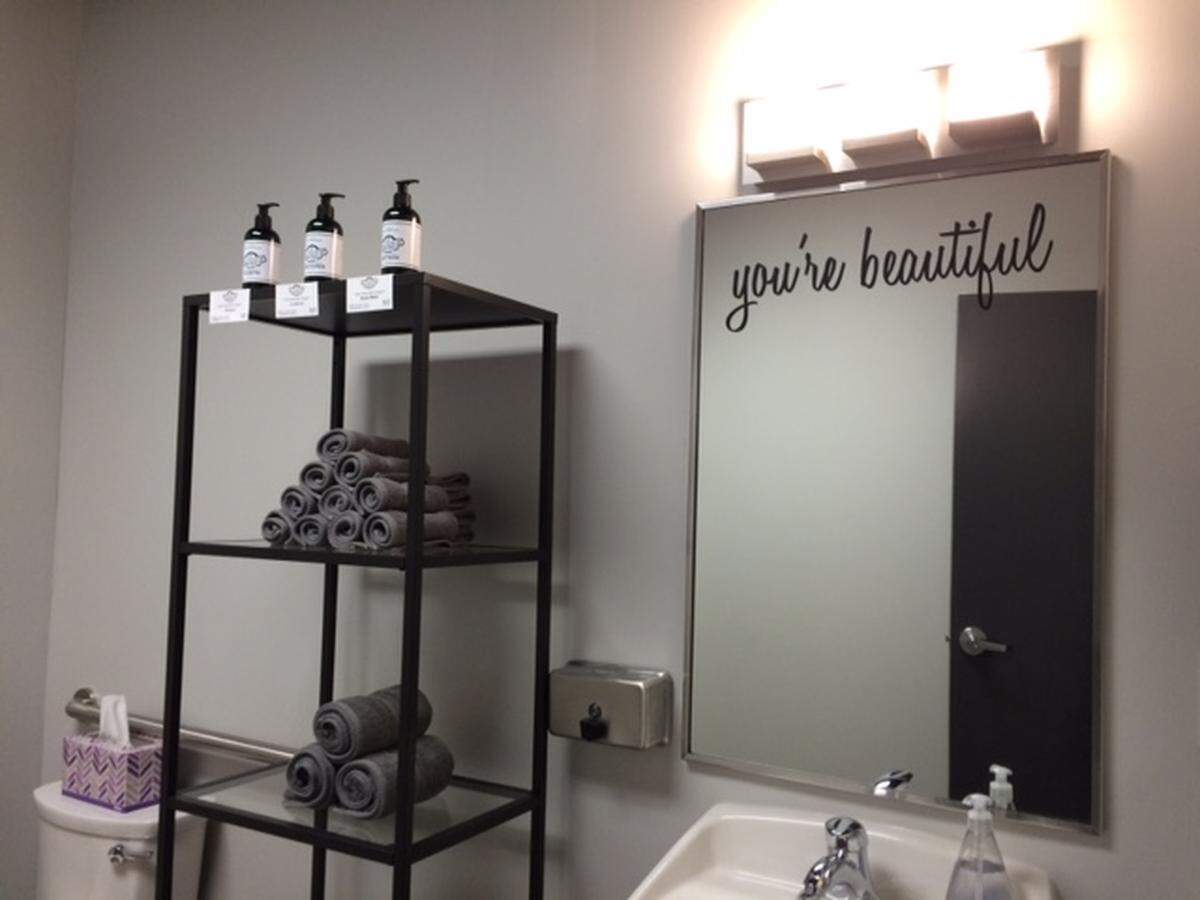 Two private bathrooms on the fitness level are equipped with a shower and mirrors with inspirational notes.