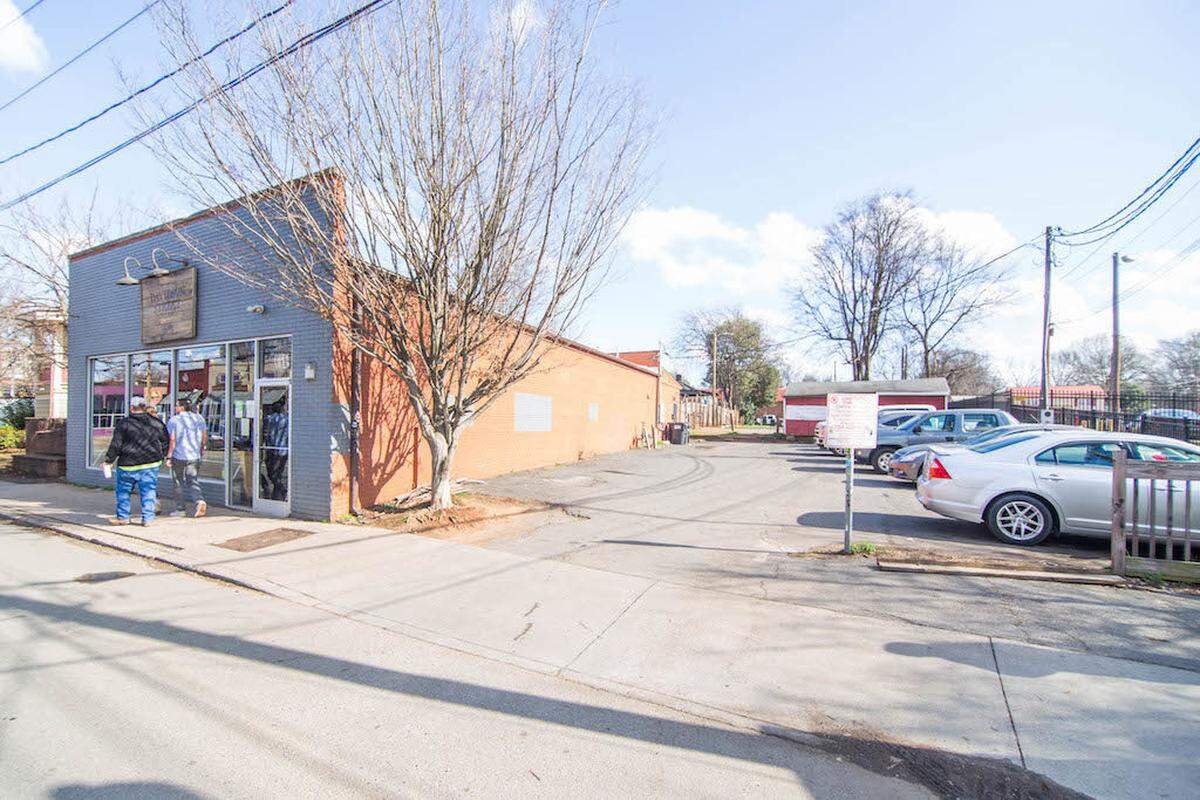 Davidson Street Public House. Photo by Melissa Oyler.