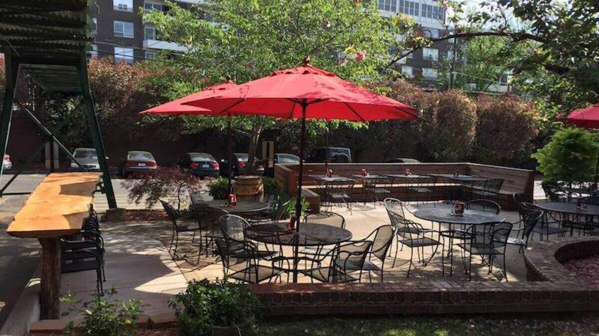 The patio at Sir Edmond Halley’s. Photo by CharlotteFive