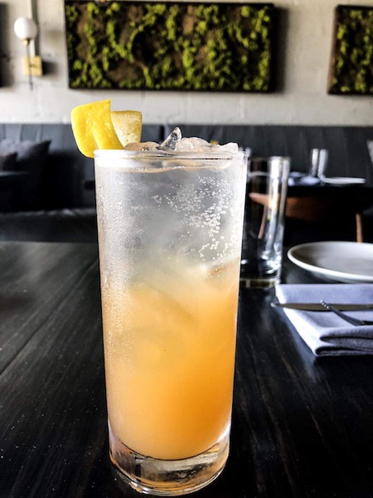 Honey Peach Lemonade mocktail at Bardo. Photo by Megan Miller