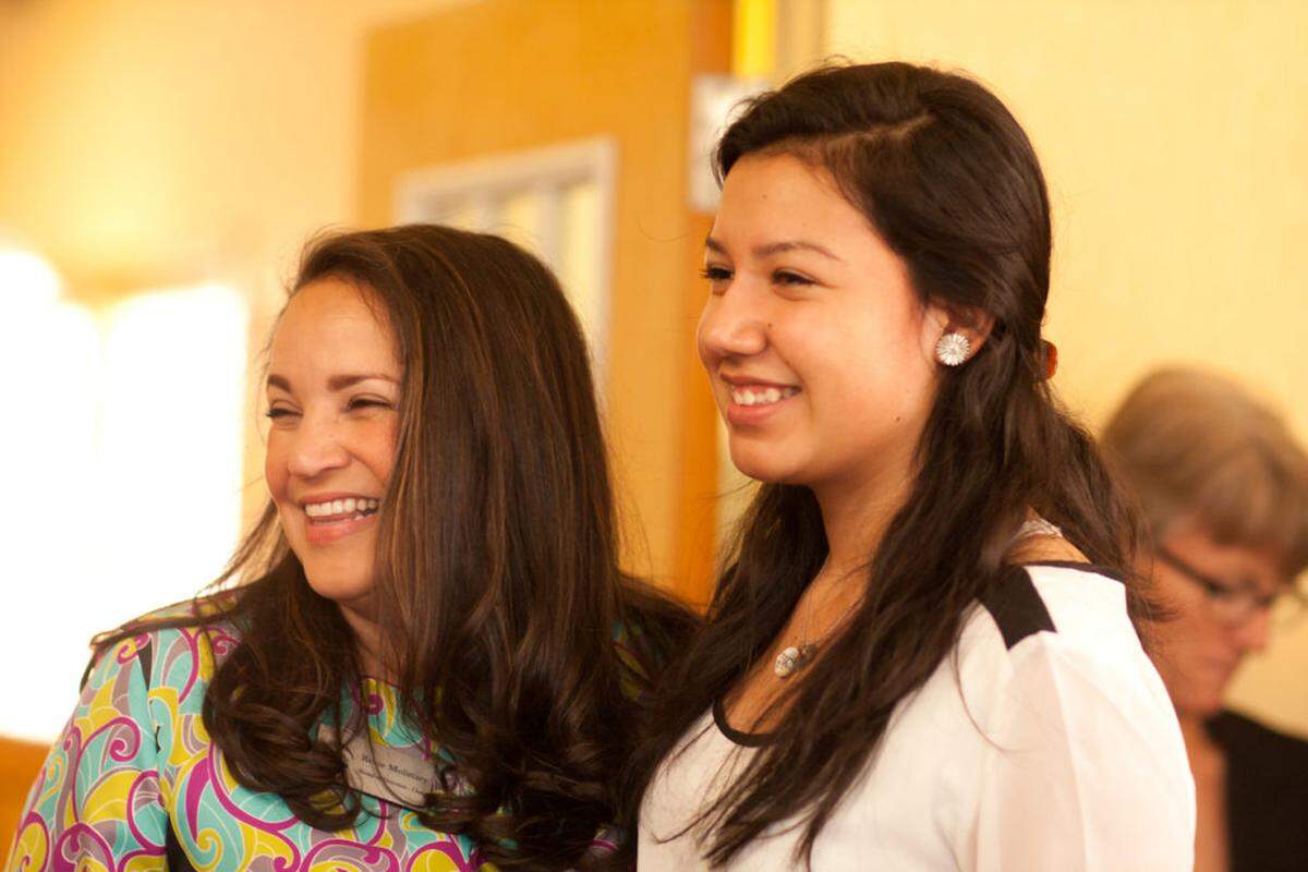 Photo by Ginger Wagoner<br> Rosie Molinary (left) with Jeniffer, a 2015 Circle de Luz alumn and a 2019 alum of Guilford College.