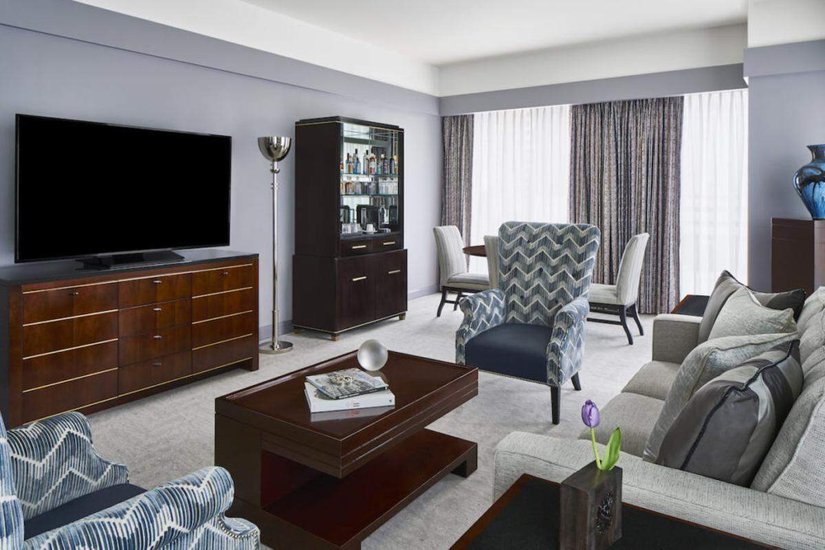 Courtesy of The Ritz-Carlton, Charlotte<br/> Executive Suite Garden View Living Room with Bar