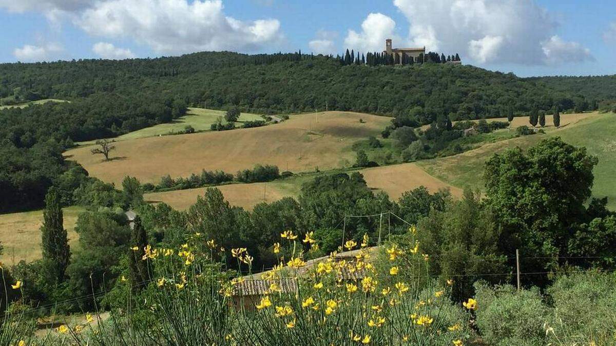 In the distance, at the top of this hill in Tuscany, you can see Sant’Anna in Camprena, one of Kathleen McClain’s favorite places to stay in Italy, and one of the places she wanted us to go together in her memory. Courtesy of Karen Garloch
