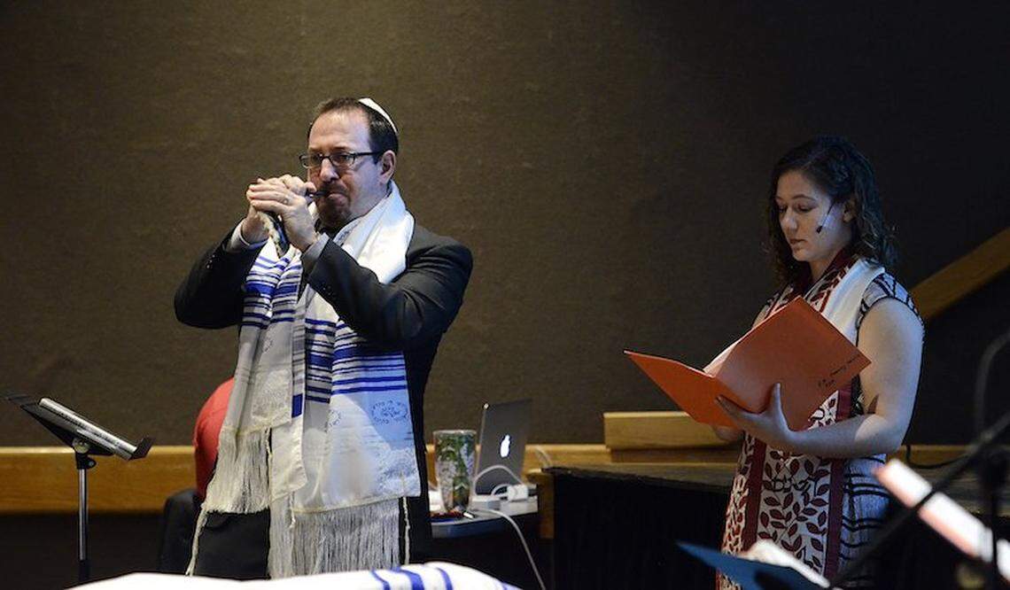A Rosh Hashanah family service at Shalom Park Gorelick Hall in 2016. Photo by John D. Simmons.