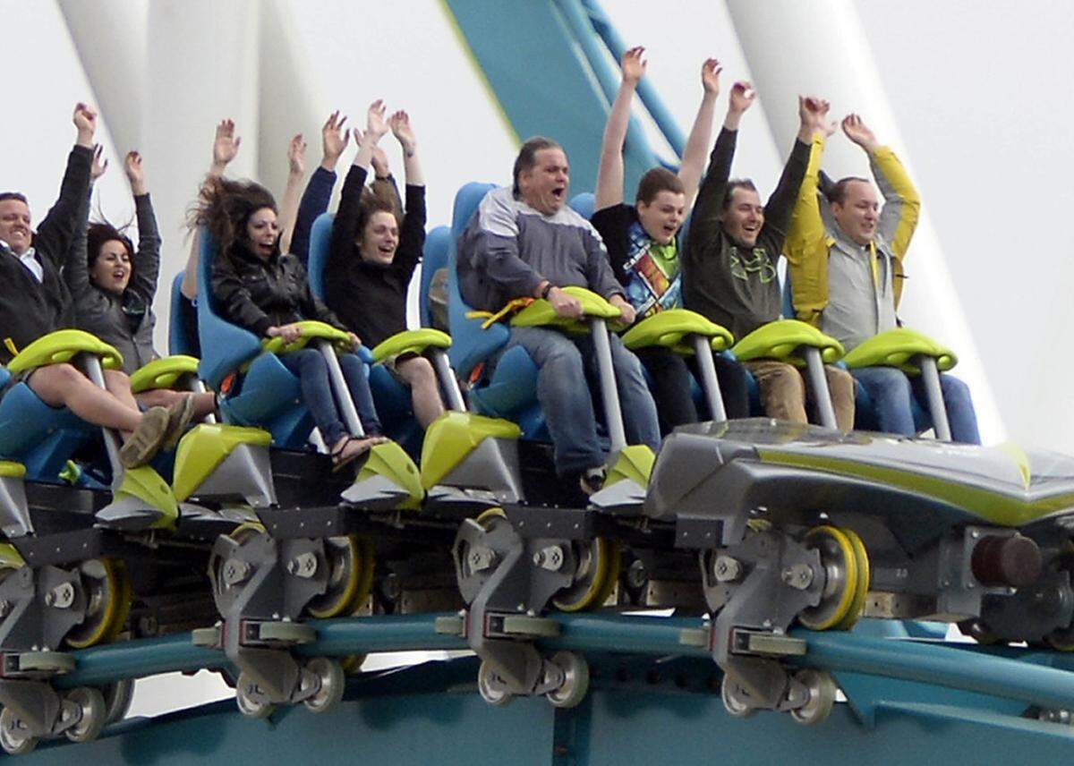 Carowinds, the popular theme park on the North Carolina-South Carolina line, is tentatively scheduled to reopen July 27, North Carolina Labor Commissioner Cherie Berry said Tuesday.