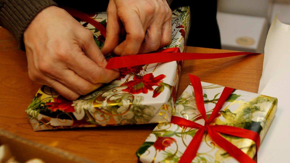 Sally Shantz, the owner of Apropos Classique Gifts &amp; Cards, wraps gifts for customers at her store Tuesday, Nov. 24, 2015 in Wadsworth, Ohio. (Karen Schiely/Akron Beacon Journal/TNS)