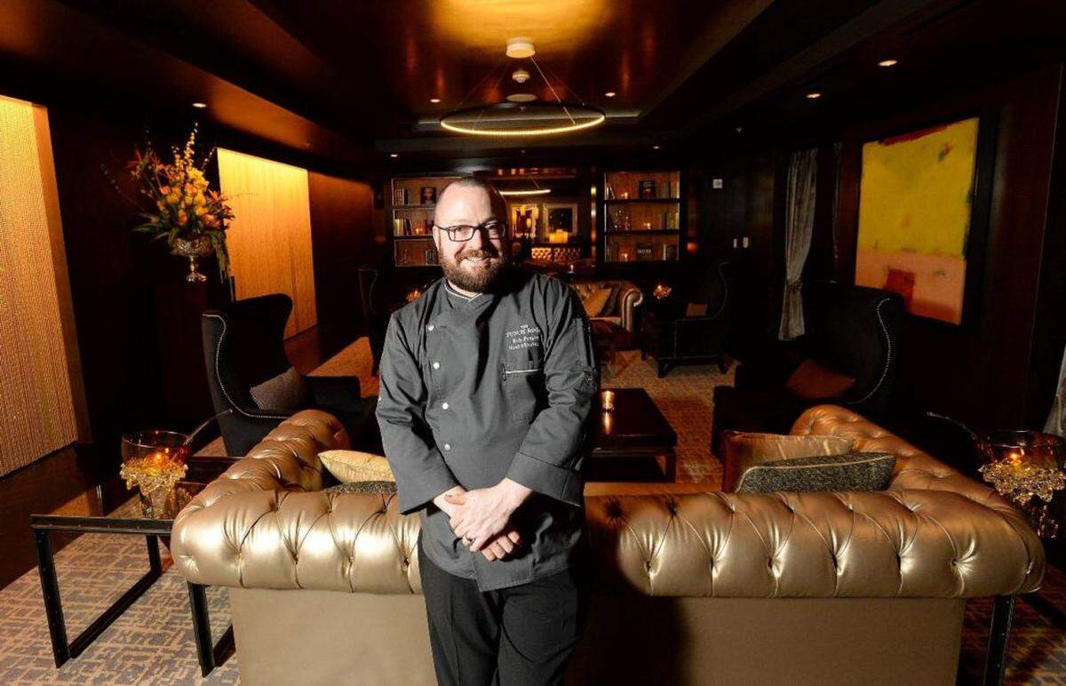 Mixologist Bob Peters at The Punch Room in the Ritz-Carlton