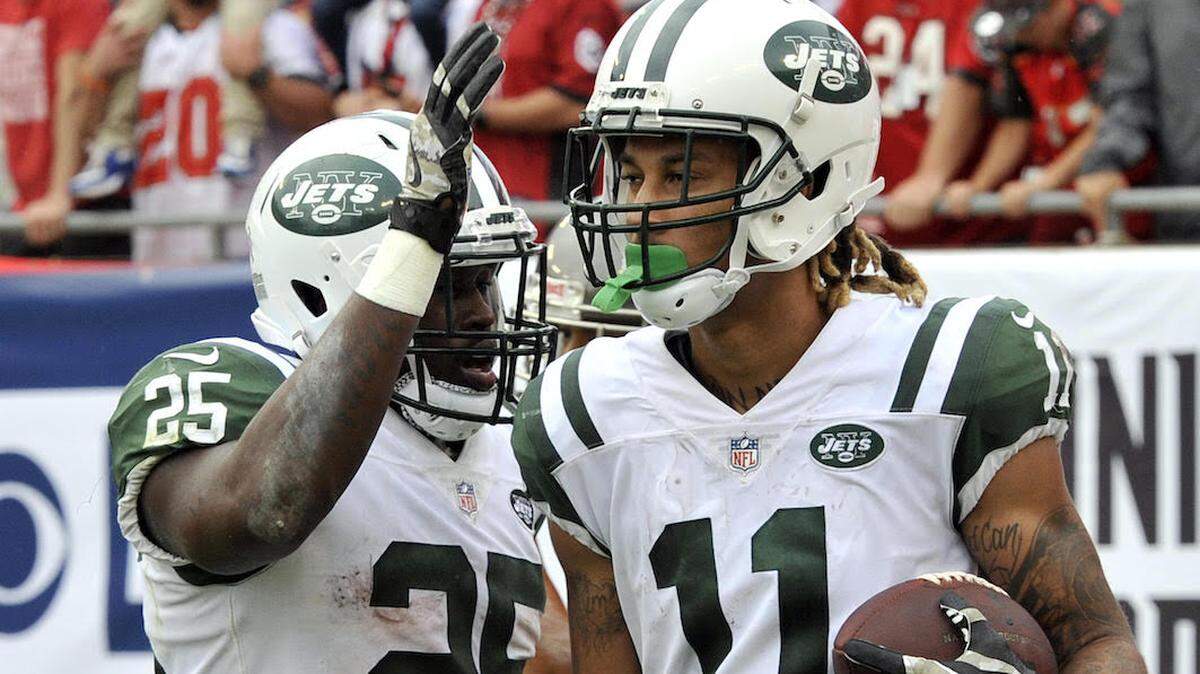 New York Jets wide receiver Robby Anderson (11) celebrates with running back Elijah McGuire after Anderson caught a 38-yard touchdown pass against the Tampa Bay Buccaneers during the second half of an NFL football game Sunday, Nov. 12, 2017, in Tampa, Fla. (AP Photo/Steve Nesius)