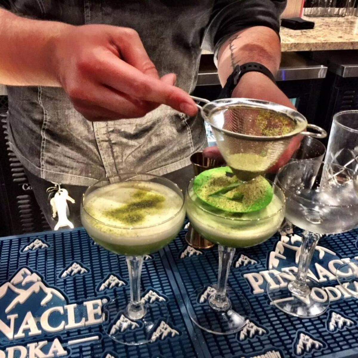 Ryan Hart carefully taps in the signature Z on the Pen Pals cocktail.