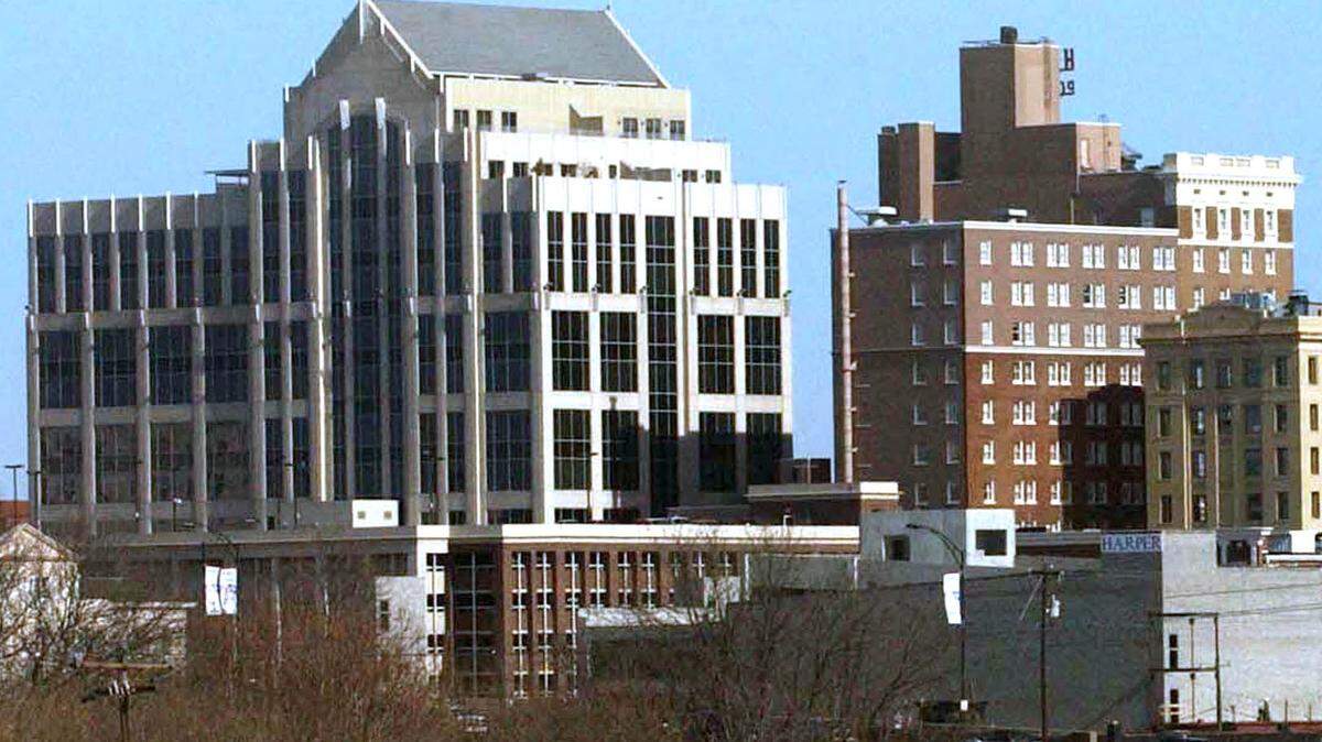 (NYT29) GREENVILLE, S.C. -- January 29, 2004 -- DEMS-EDWARDS-6 -- The Skyline of Greenville, S.C. where North Carolina Senator John Edwards and the other democratic candidates will be gathering Thursday night Jan. 29, 2004 in the state's democratic debate in preparation for the primary Tuesday Feb. 3, 2004. (Jeffrey S. Otto/Wilmington Star News via The New York Times)