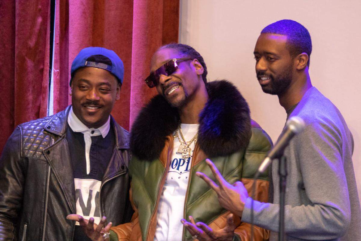 Photo by Alex Cason Photography<br/>Snoop Dogg surrounded by fans at Heist Brewing