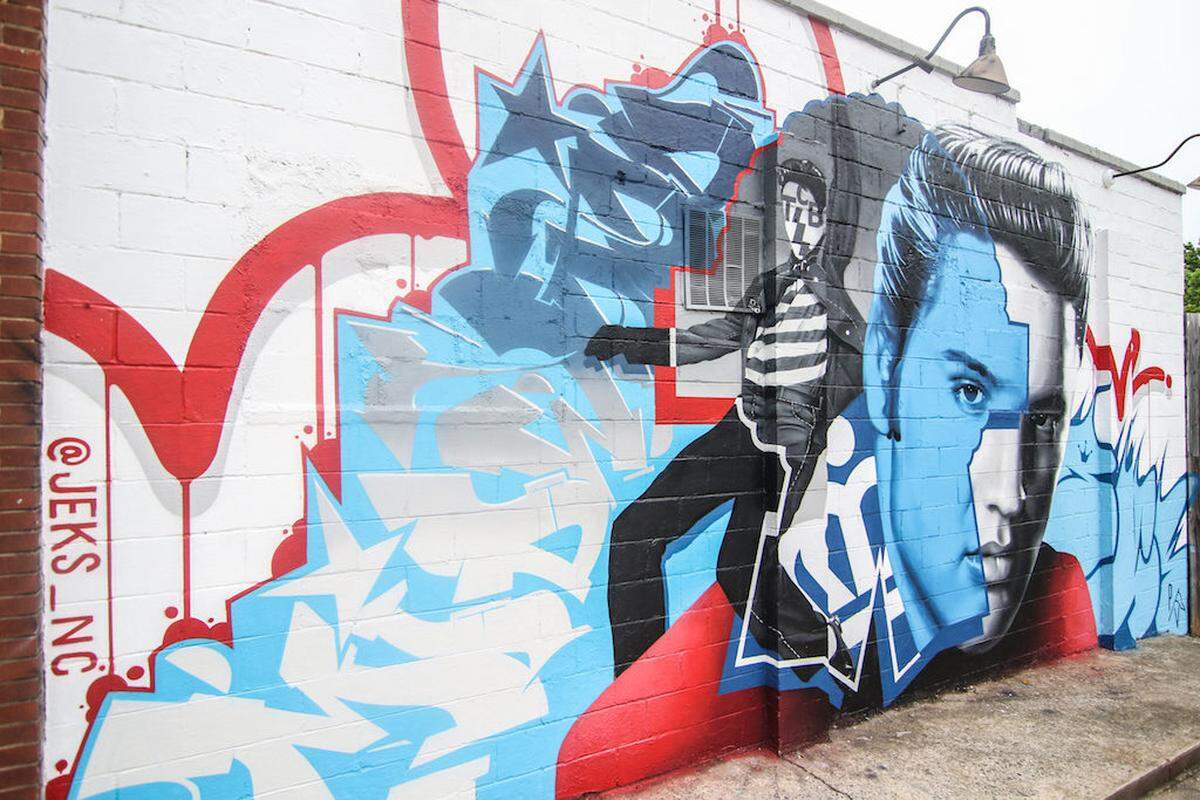 The Skylark mural is by JEKS.