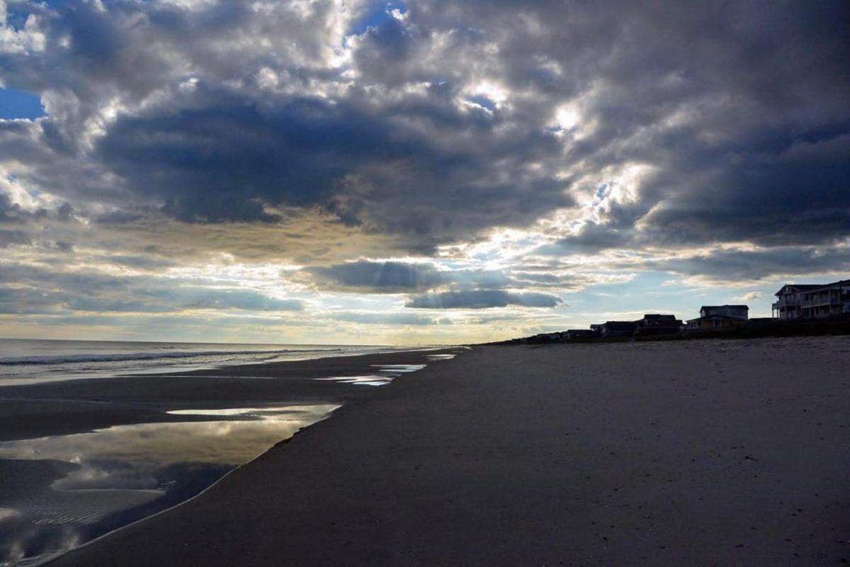Sara Kendall<br/>Sunset on Holden Beach