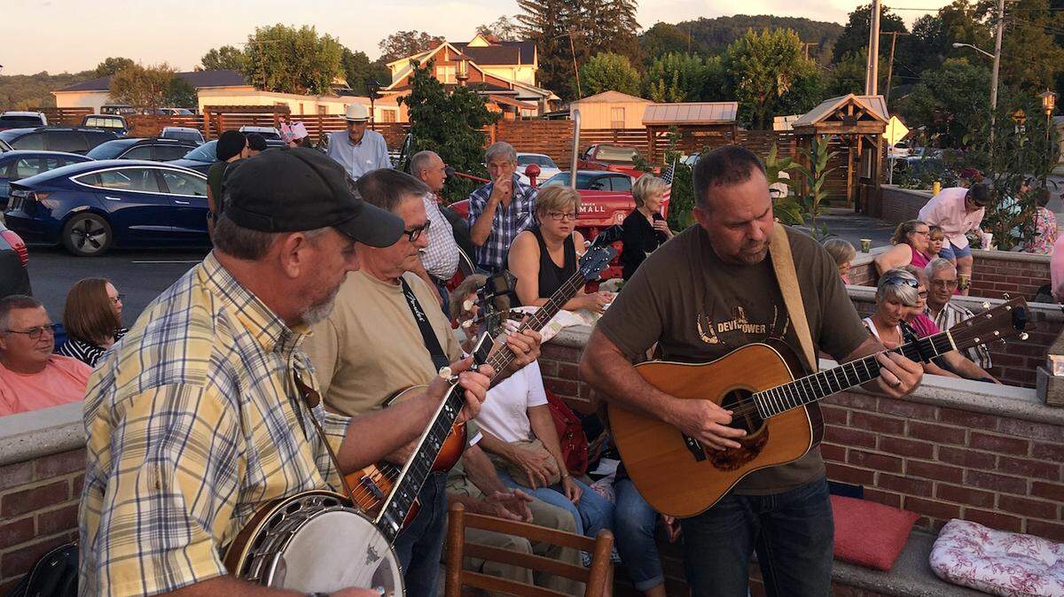 Photo by Vanessa Infanzon<br>The Nuthin' Common Band playing in Floyd, Virginia