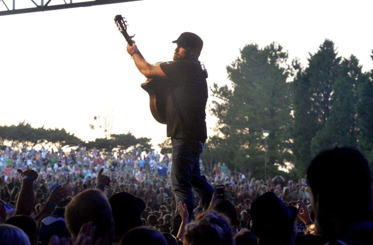 Zac Brown Band performs on stage at PNC Music Pavilion. Robert Lahser/Charlotte Observer