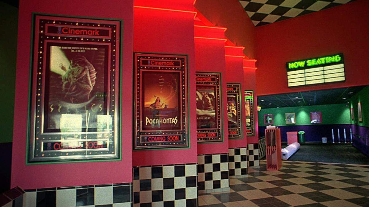 8/04/95 1F T. ORTEGA GAINES/Staff PATIENCE IS A VIRTUE: If you wait for the likes of ``Pocahontas'' and ``Apollo 13'' to reach the new Movies 10-Matthews, you'll save 75 percent on tickets.   (UNPUBLISHED NOTES:)   (7/31/95 TOPPMAN)   10 SCREEN MOVIE THEATER LOBBY