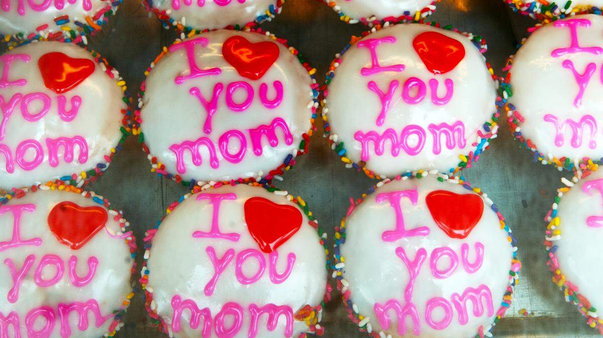 Cupcake display to celebrate Mother's Day