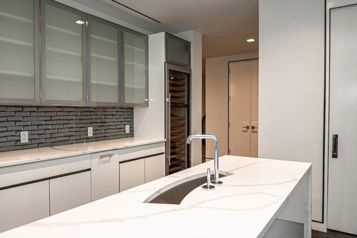 Alex Cason Photography<br/>139 S. Tryon Street unit 4A/5A