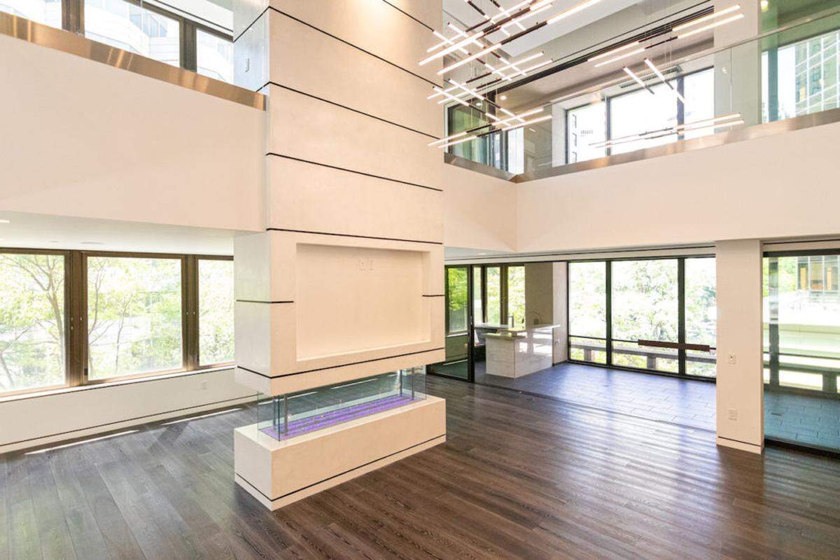 Alex Cason Photography<br/>139 S. Tryon Street unit 4A/5A