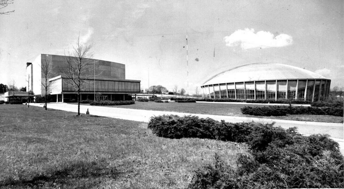 Ovens Auditorium and the "Charlotte Coliseum" in 1987, from the Retro Charlotte blog.