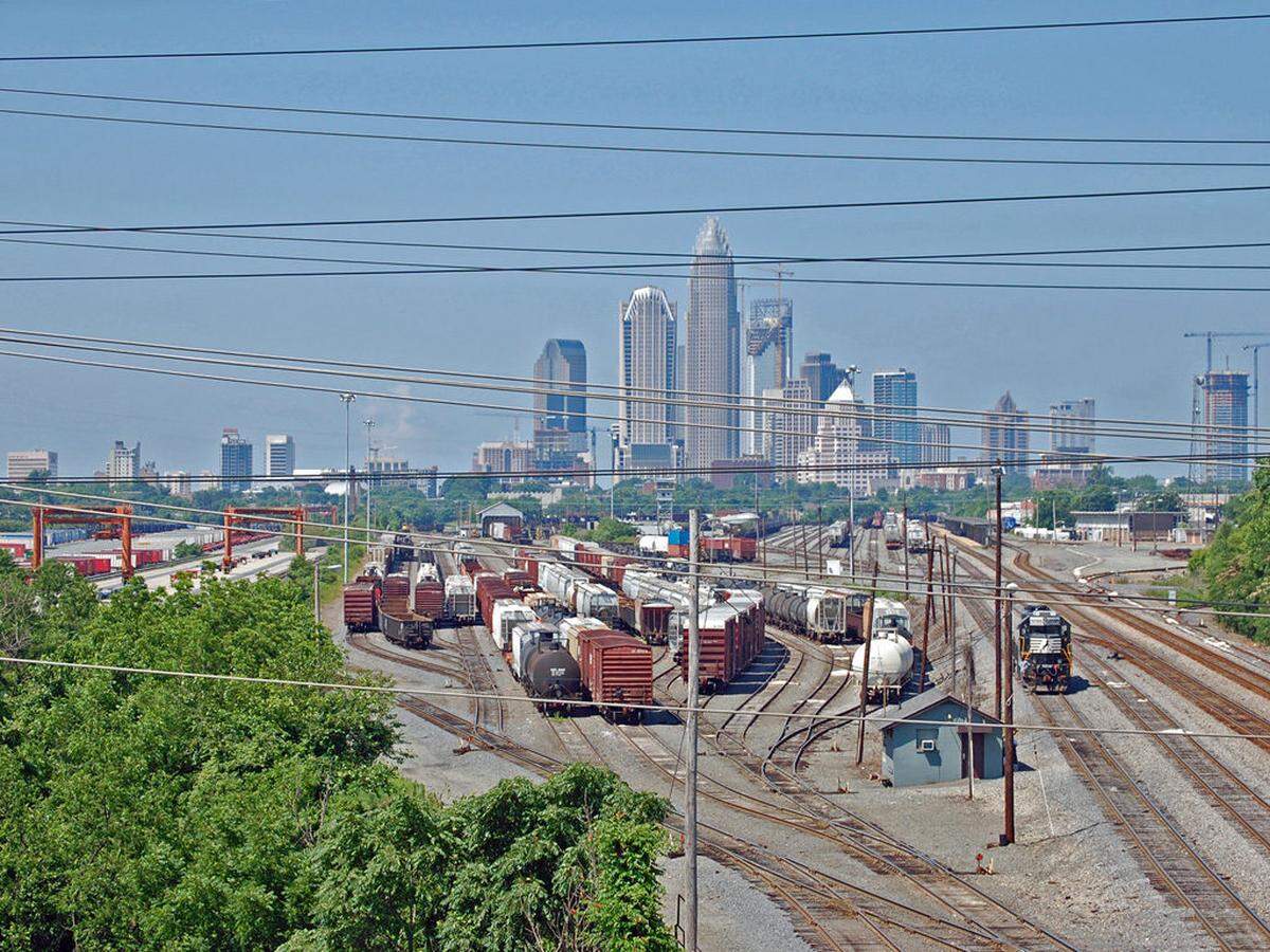 Yes, this photo is a little dated. Crazy how much the skyline has changed since 2007, huh? Photo: James Willamor/Flickr