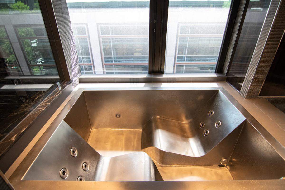 Alex Cason Photography<br/>139 S. Tryon Street unit 4A/5A