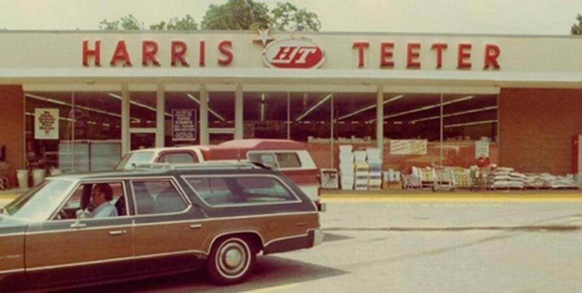 A Harris Teeter storefront similar to that which would have been used during the time the South Boulevard store was open.