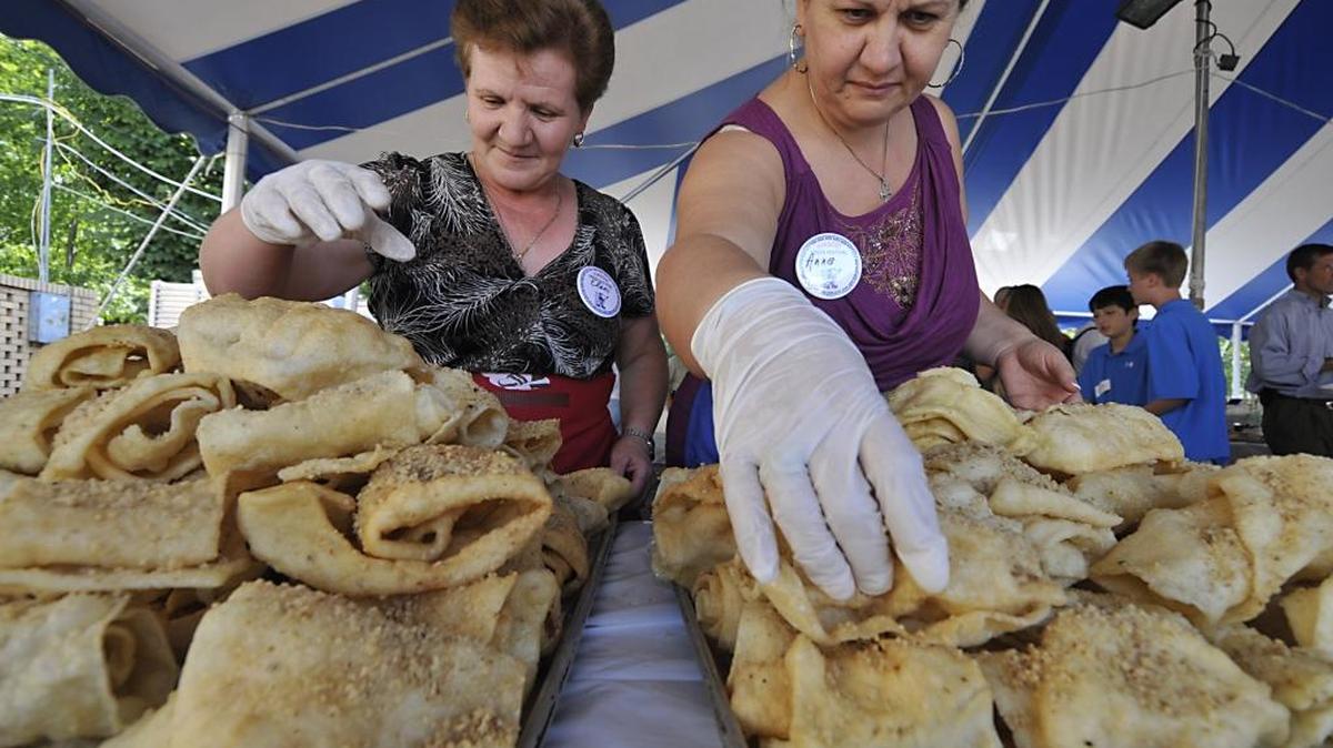 
Yiasou Greek Festival
Holy Trinity Greek Orthodox Cathedral, 600 East Blvd.Thursday, 11 a.m. - 9 p.m’ continues through weekend: Enjoy Greek cuisine, homemade pastries, live traditional music and dancing as well as shopping and cultural exhibits. Festival continues through weekend: Friday and Saturday 11 a.m. – 10 p.m., Sunday noon – 8 p.m. Admission $3, children 12 and under free. yiasoufestival.org


