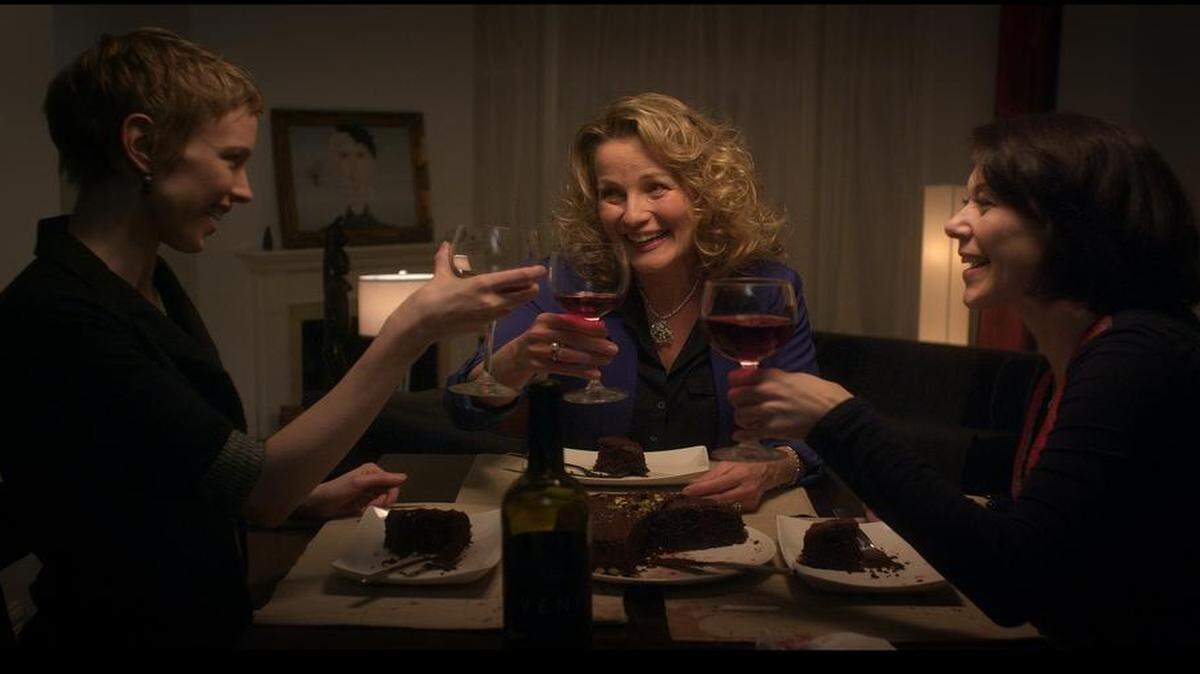 
Christine Horne, Kate Trotter and Shauna McDonald star in “Tru Love,” in which a lesbian with commitment issues falls in love with her straight friend’s widowed mom.
