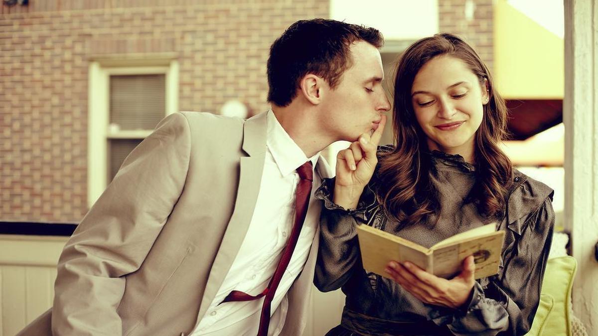 
Chester Shepherd and Katy Shepherd disagree on a time for l’amour in “A Woman of No Importance,” produced by PaperHouse Theatre.
