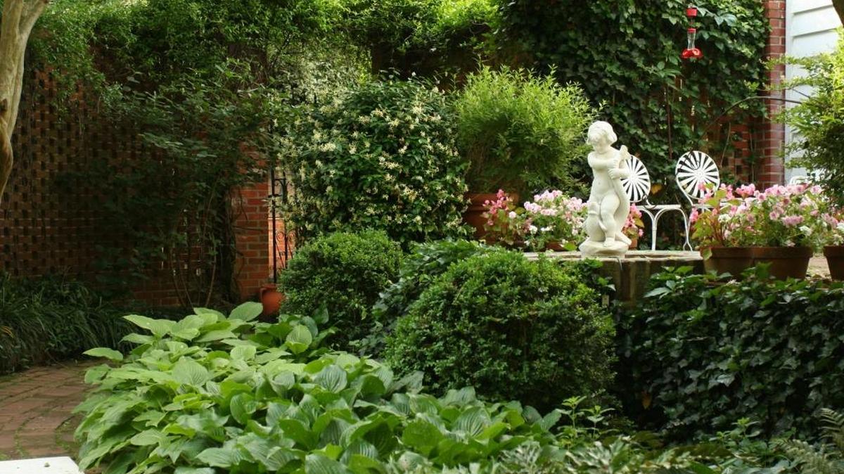 
Food Truck and Music in the Garden
Wing Haven, 248 Ridgewood Ave.Friday, 6 - 9 p.m.: Enjoy music by Hot Chocolate and Vanilla Soul, sample from the Mayobird food truck, and celebrate the end of summer. Tickets $8, $10 for non-members, www.winghavengardens.com. 
