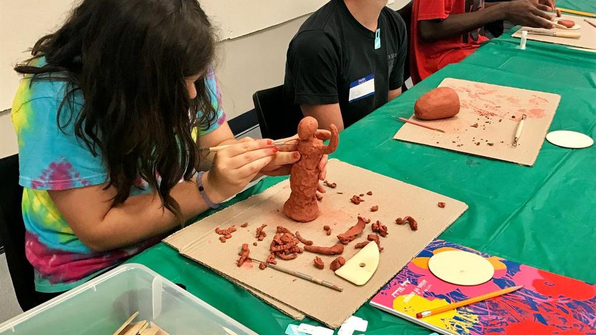 A teen makes her own sculpture at Bob Trotman’s workshop.