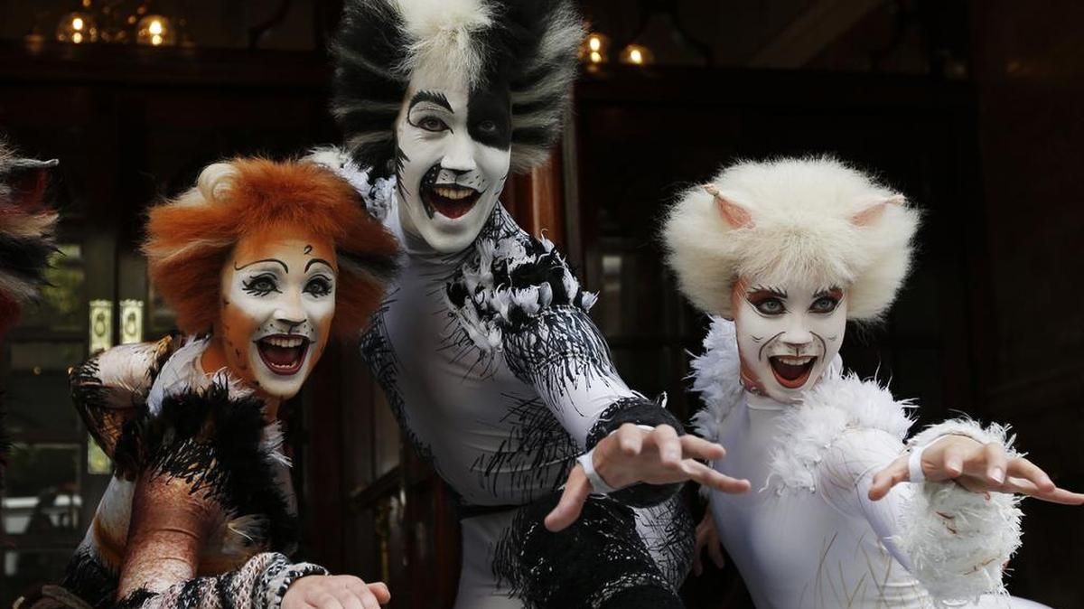 Performers pose for the 2014 London reboot of ALW’s “Cats,” which premiered in 1981 in London and played there for 21 years.